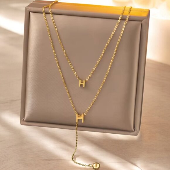 18K Gold Plated Stainless Steel H Pendant Necklace - Picture 3 of 4